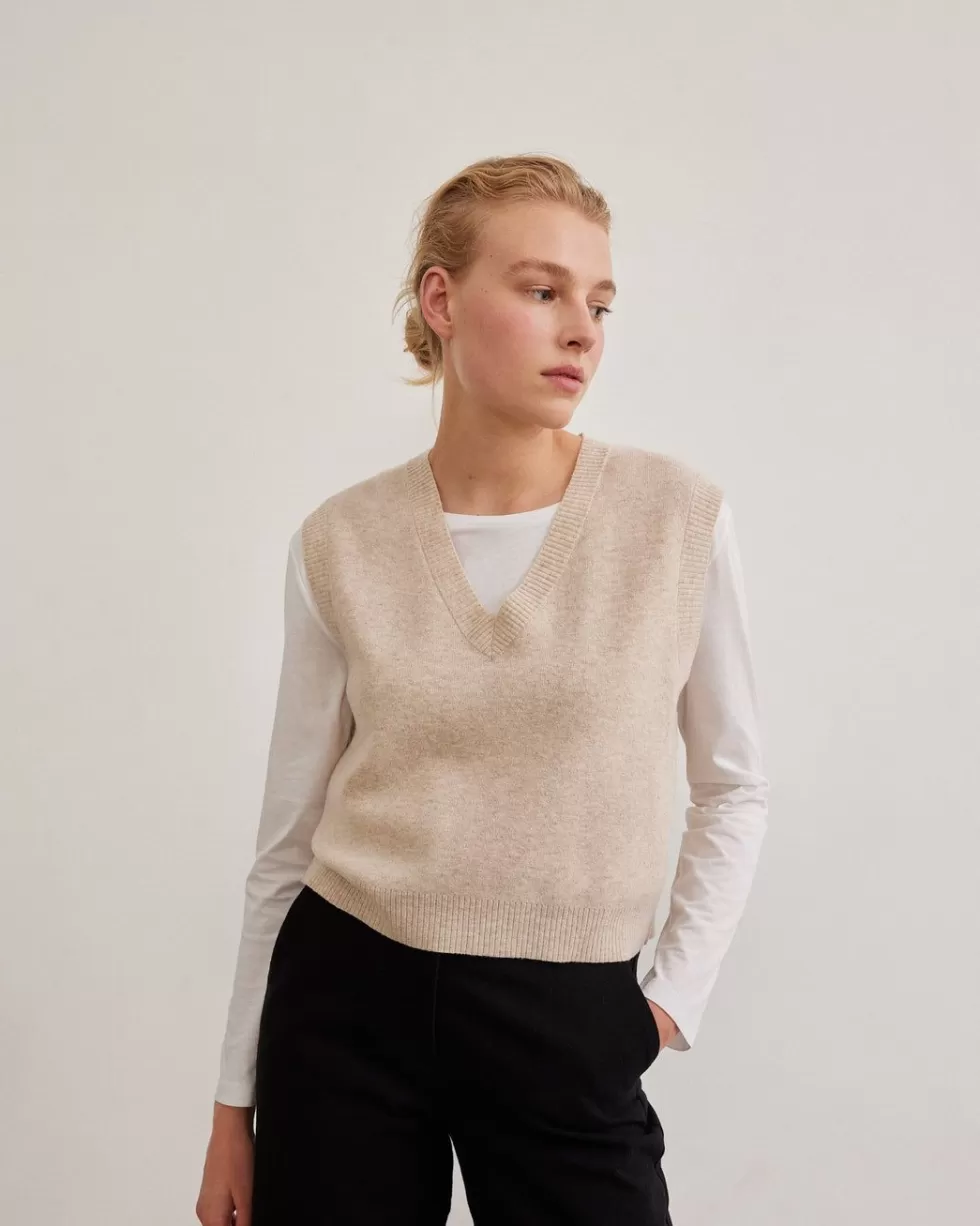 Shop Rue Blanche Shirley Gilet 23A Oats